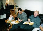 2001.11.11.02.14 eten 3 generaties benjamins pa arnold sven.jpg